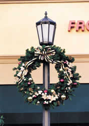 designer lamppost holiday garland wreath